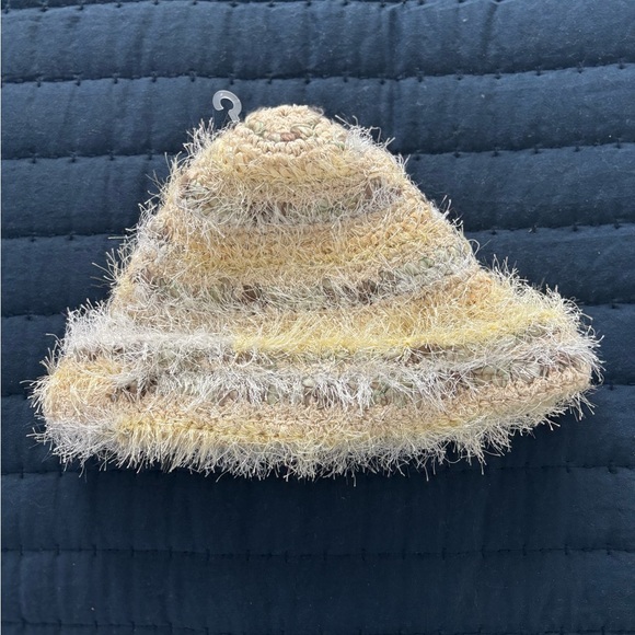 Urban Outfitters Multi Fuzzy Crochet Bucket Hat Beige NWOT OS - Picture 4 of 7